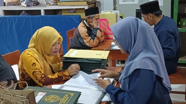 Pengambilan Rapor Bersama Agenda Rutin Minggu Pon, Perkuat Silaturahmi Sekolah dan Wali Santri