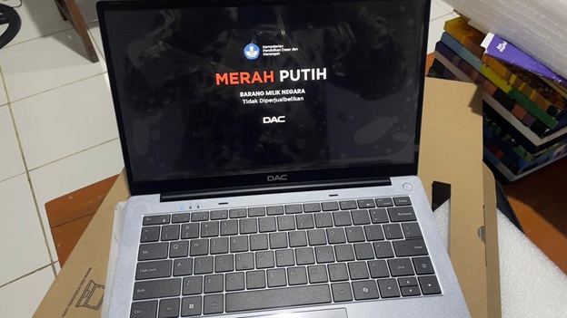 Perkuat Pembelajaran Berbasis Teknologi, SMK Islam Terpadu Darul Amal Sambut Bantuan Laptop Merah Putih